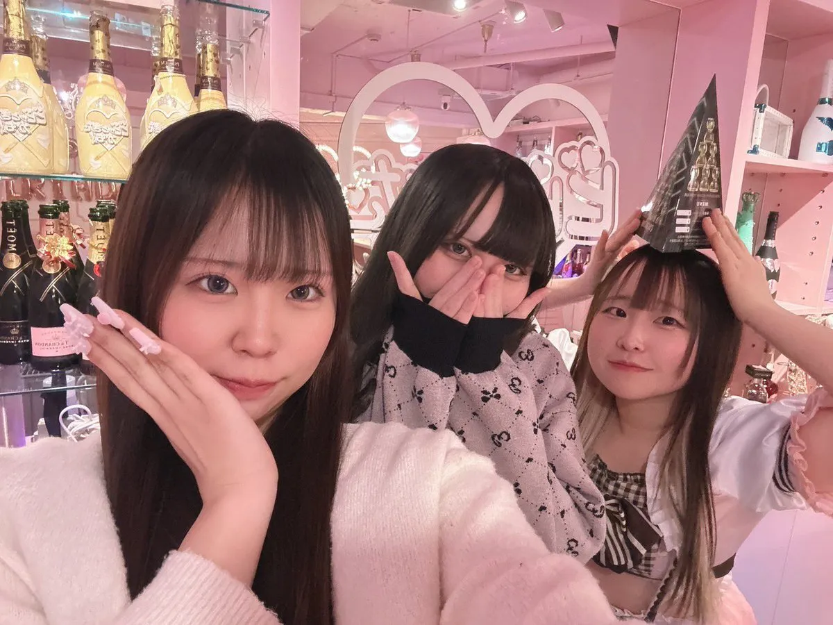 新宿 歌舞伎町 コンカフェ ビビッときたかも！@vvtktkm