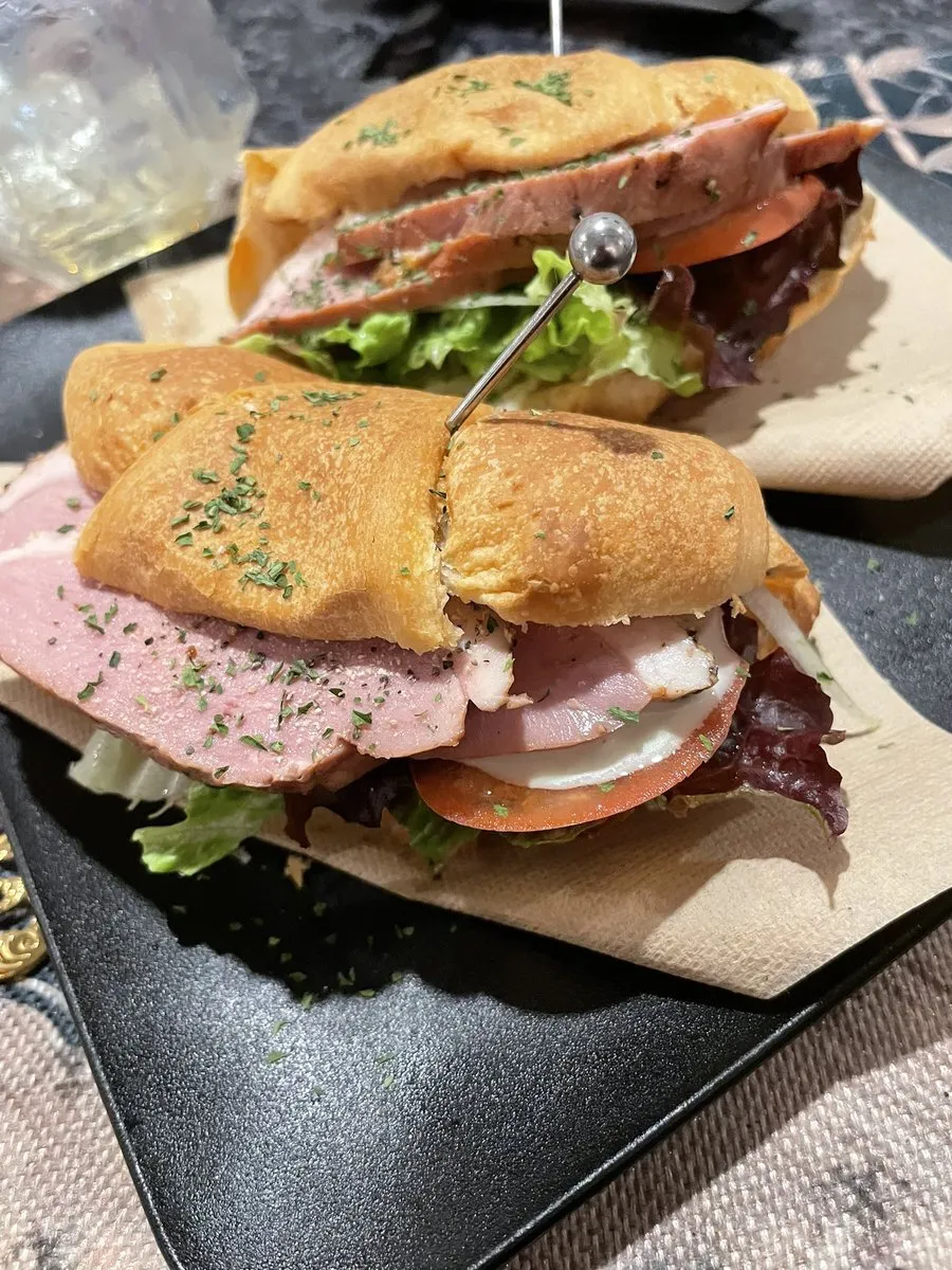 タロウ@0SBvewl0WYOTrti