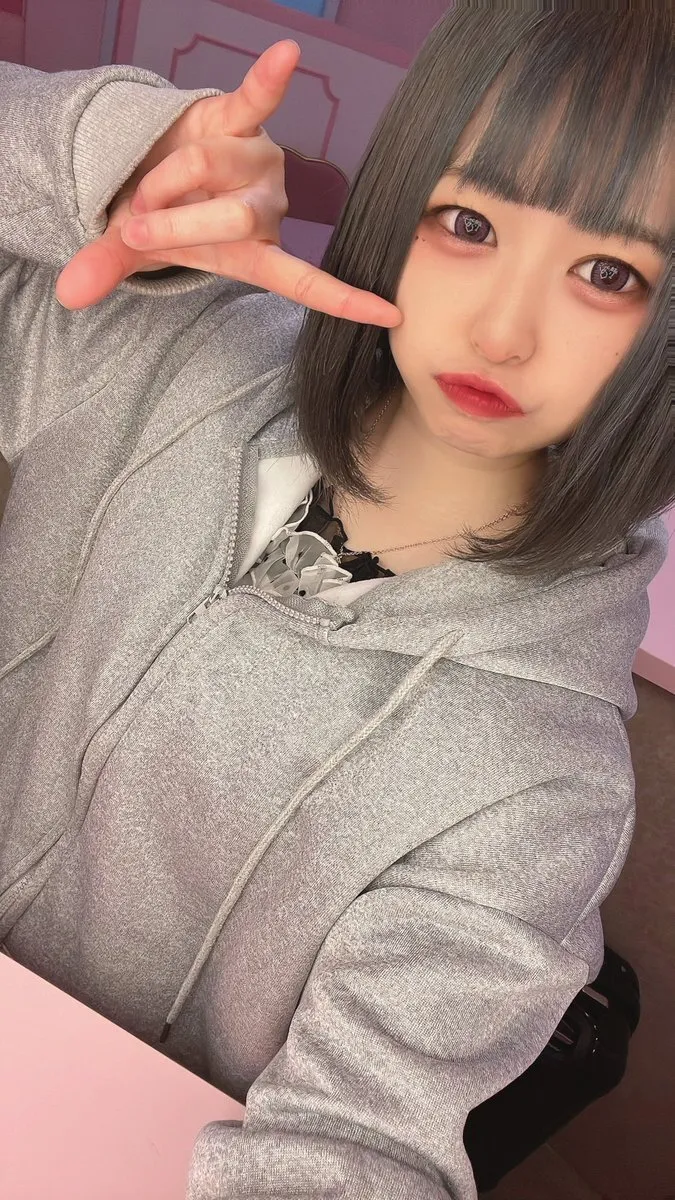 新宿 歌舞伎町 コンカフェ ビビッときたかも！@vvtktkm