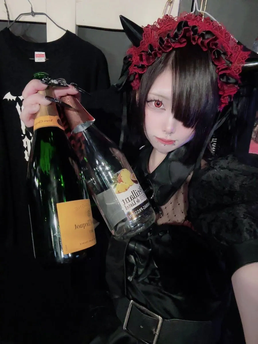 クロナイ【魔界コンカフェBloodyGOTHIC〜漆黒の闇で生贄になんかナラナイ～@BloodyGOTHIC_