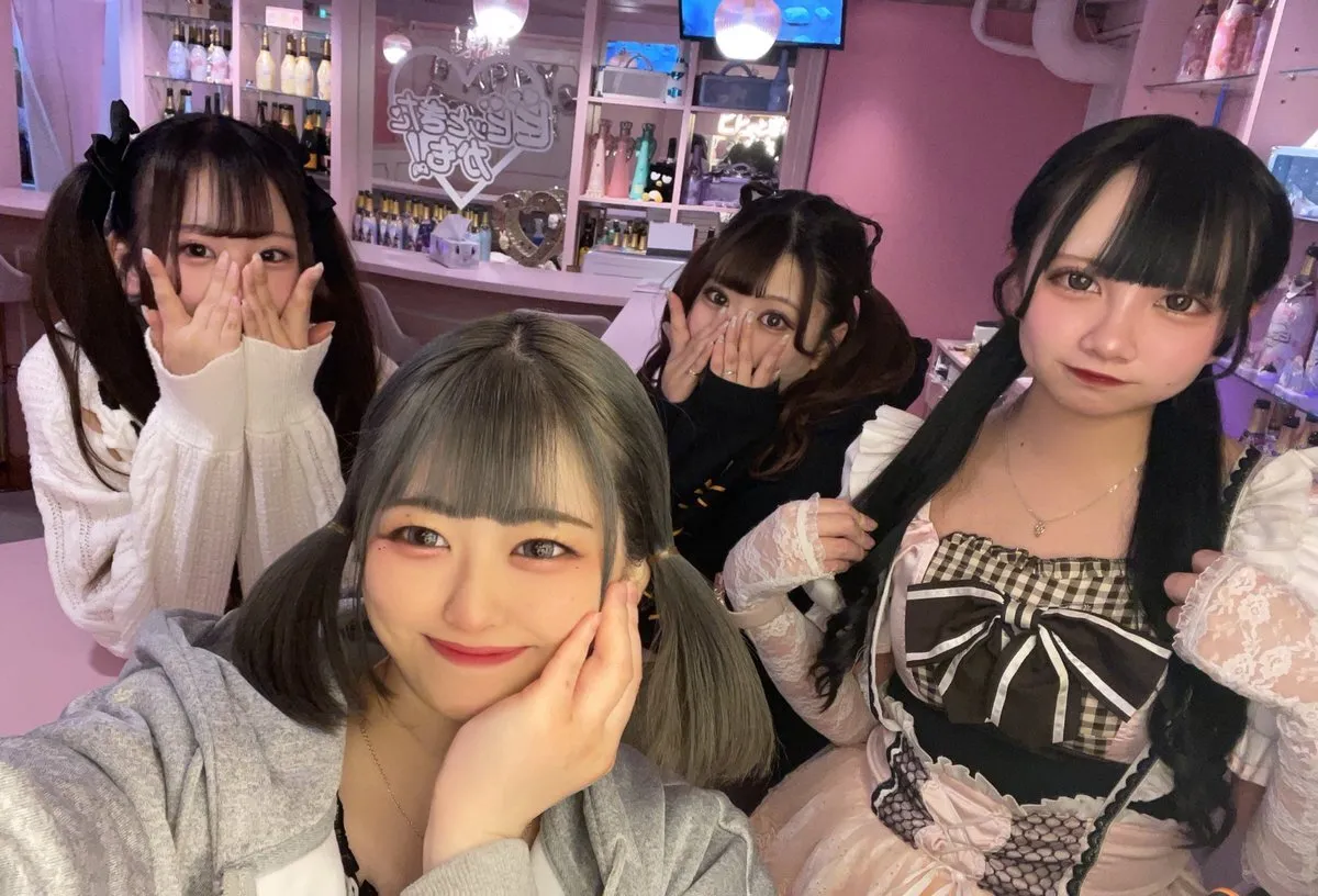 新宿 歌舞伎町 コンカフェ ビビッときたかも！@vvtktkm