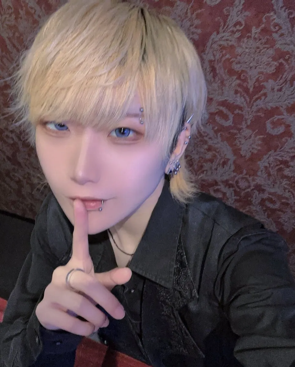 🕷 𝐑𝐢𝐤𝐮 🕷@Riku_MdeROZE